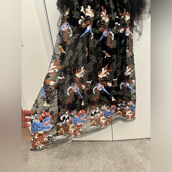 Vibrant beaded dress with a nature scene and she arms - Picture 6 of 11